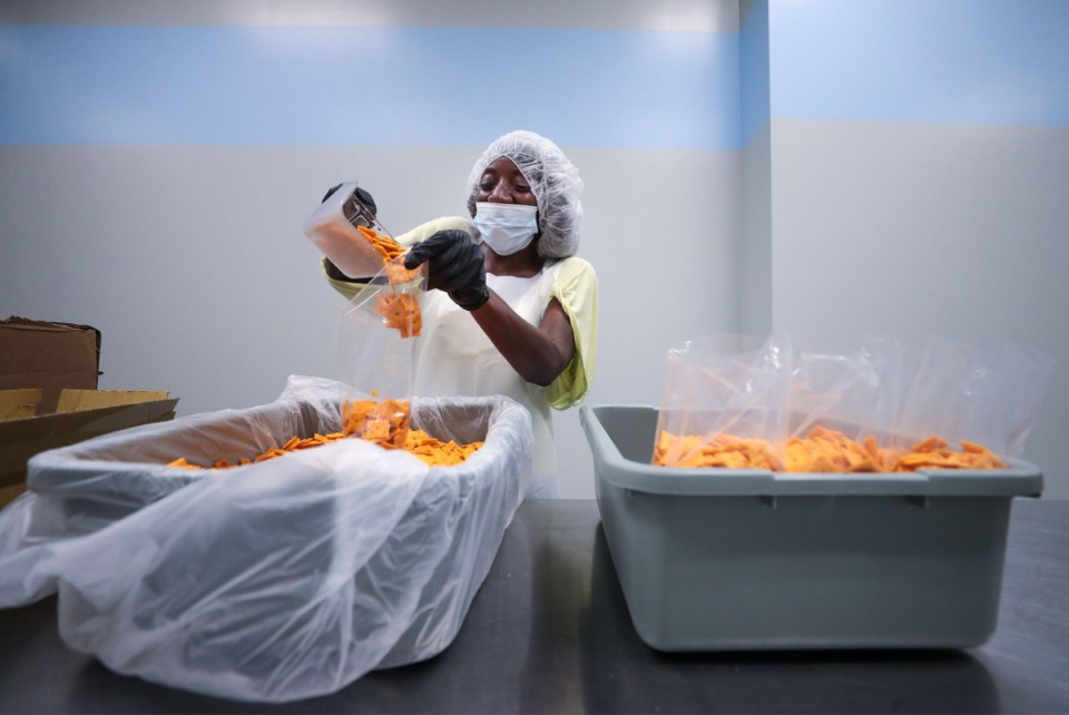 <strong>Lois Mason helps bag a bulk shipment of Cheez-Its for individual consumption at the MidSouth Food Bank May 11, 2022. The food bank was one of the largest recipients of the Community Foundation&rsquo;s donations.</strong> (Patrick Lantrip/Daily Memphian)