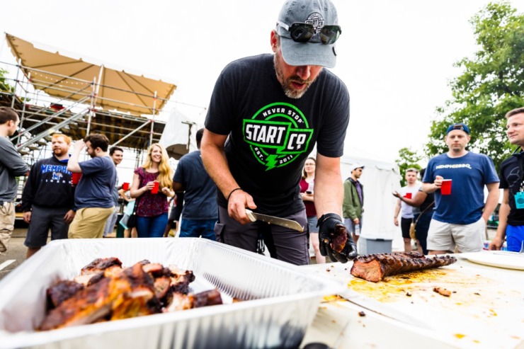 <strong>Kelly Hilborn cuts cooked ribs at StartCo tent at the Memphis in May World Championship Barbecue Cooking Contest.</strong>&nbsp;(Ziggy Mack/Special to The Daily Memphian.)