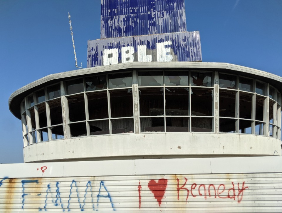 <strong>Fearless graffiti artists have made their way to the top of the city&rsquo;s tallest building.</strong> (Neil Strebig/The Daily Memphian)