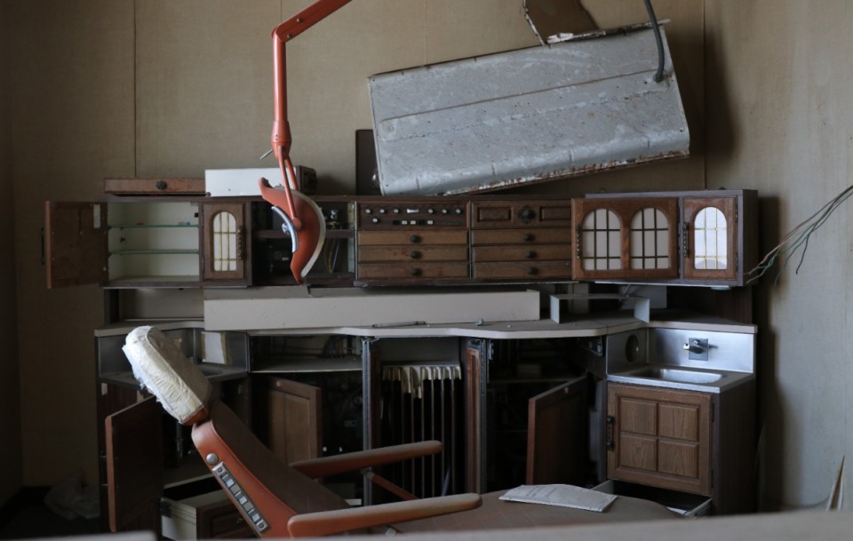 <strong>File cabinets stand open in another&nbsp; abandoned dentist office at 100 North Main.</strong> (Neil Strebig/The Daily Memphian)
