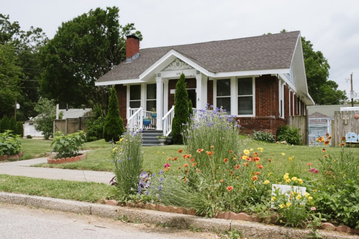 <strong>Wildflowers brighten a front yard on Evelyn Avenue.</strong> (Lucy Garrett/Special to the Daily Memphian)