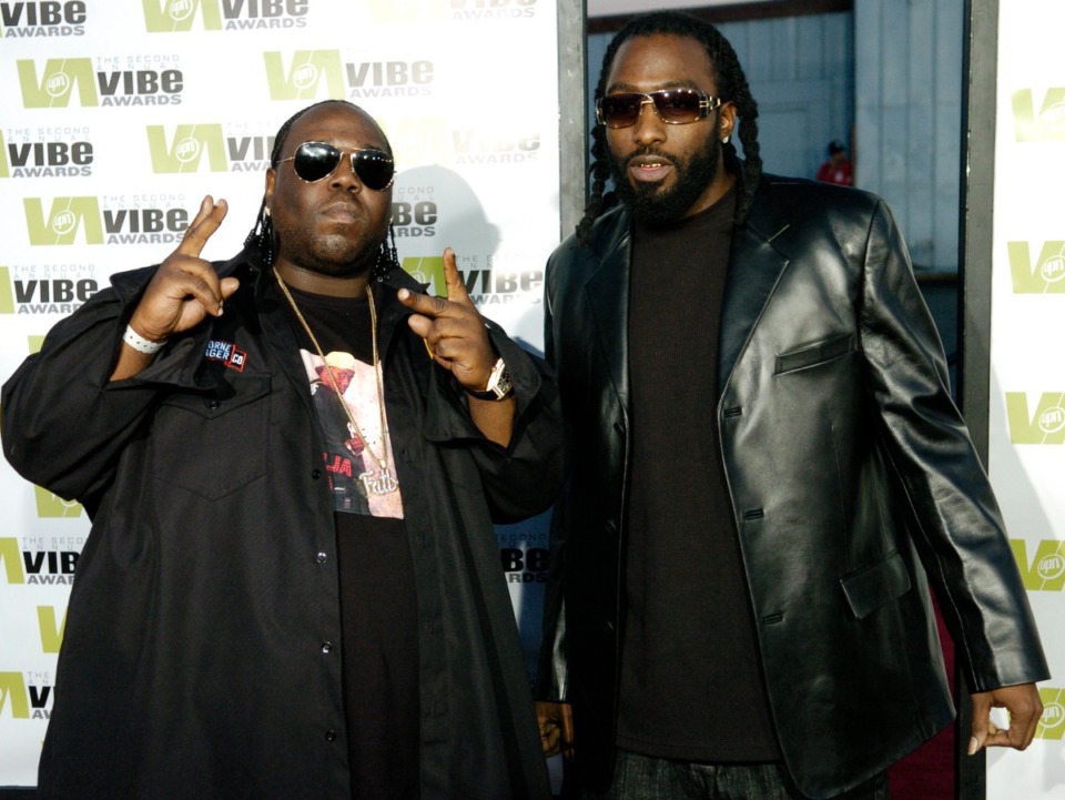 <strong>8Ball, left, and MJG arrive at the second annual Vibe Awards at Barker Hangar in Santa Monica, California, Monday, Nov. 15, 2004</strong>.<strong> The group will compete in a Verzuz battle with UGK on Thursday, May 26.&nbsp;</strong> (AP Photo/Chris Pizzello)