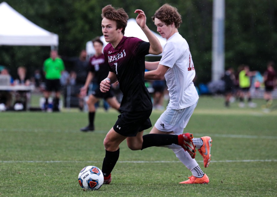 <strong>Collierville junior Luke Johnson (7) looks for an open teammate during the state championship tournament match against Knoxville West on May 24 in Murfreesboro, Tennessee.</strong> (Patrick Lantrip/Daily Memphian)
