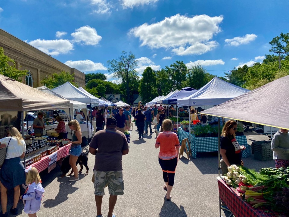 <strong>A morning at the Cooper-Young Farmers Market, which operates on Saturdays year-round in the parking lot of First Congregational Church.</strong> (Chris Herrington/The Daily Memphian)