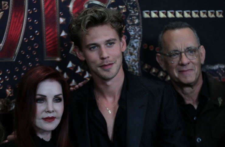 <strong>&ldquo;Elvis&rdquo; star Austin Butler poses with Priscilla Presley and Tom Hanks during the Saturday night premiere at the Guesthouse at Graceland.</strong> (Patrick Lantrip/The Daily Memphian)