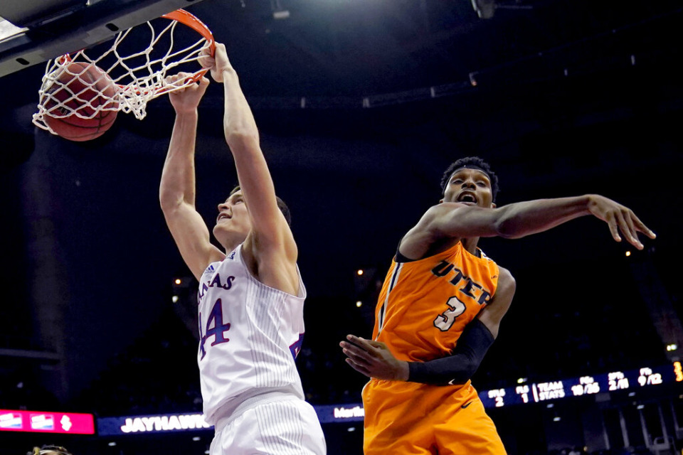 <strong>UTEP's Keonte Kennedy (right) guards&nbsp;Kansas' Mitch Lightfoot&nbsp; during an NCAA college basketball game Dec. 7, 2021, in Kansas City, Missouri.</strong> (AP file photo/Charlie Riedel)