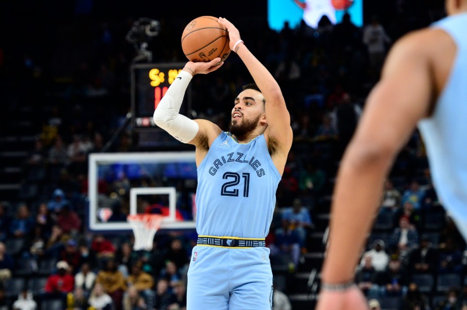 <strong>Memphis guard Tyus Jones (21) is returning to the Grizzlies. Jones has agreed to a two-year, $30 million deal with the Memphis Grizzlies, according to ESPN&rsquo;s Adrian Wojnarowski. </strong>(AP Photo file/Brandon Dill)