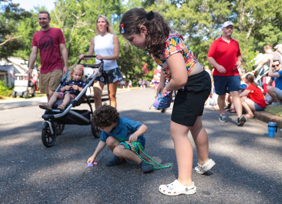 <strong>Kids pick up candy thrown from the floats at the 73rd annual High Point Terrace Fourth of July parade July 4, 2022.</strong> (Patrick Lantrip/Daily Memphian)