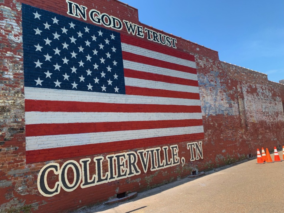 <strong>A new mural was unveiled on the west side of Collierville Square. Building owners wanted a unifying picture.</strong> (Abigail Warren/The Daily Memphian)