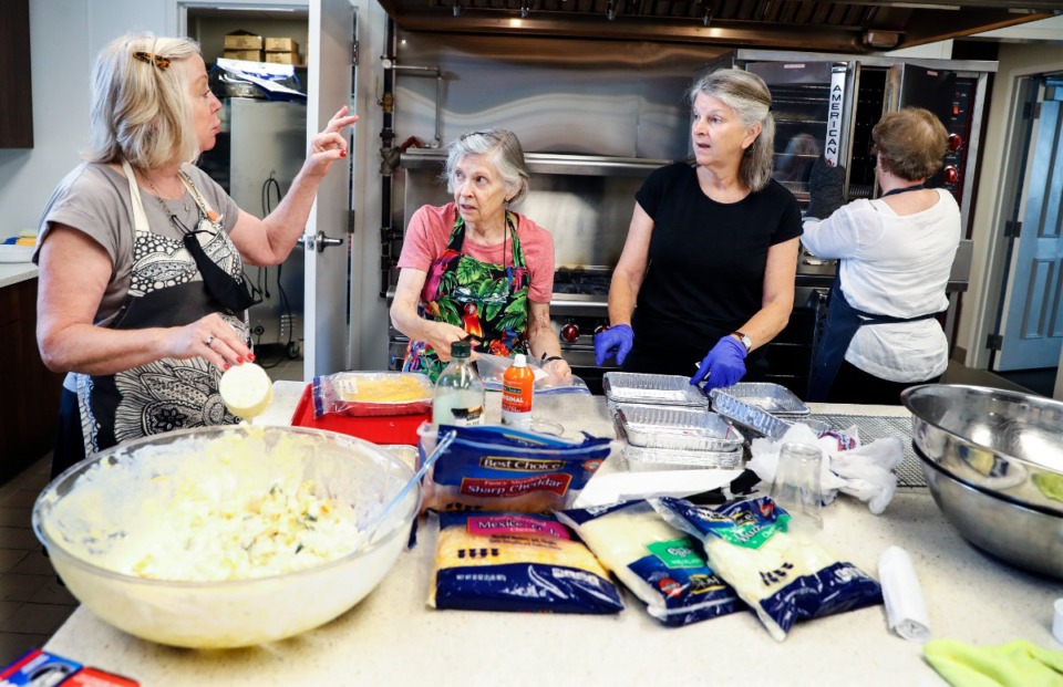 <strong>Church of the Holy Communion volunteers (left to right) Nancy Kelso, Annie Mahaffey, Ruth Ellen McQuiston and Dorothy Brownyard turn donated foods into meals that will be delivered to Emmanuel Center and First Congo.</strong> (Mark Weber/The Daily Memphian)