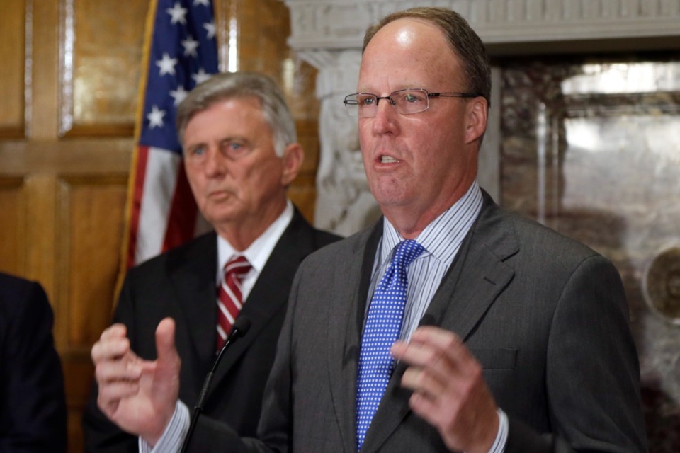 <strong>John R. Bear, right, president and chief operating officer of Midcontinent Independent System Operator, said on &ldquo;Behind the Headlines&rdquo; that he thinks the savings MLGW would reap by switching from TVA would be higher than current estimates.</strong> (Danny Johnston/AP file)