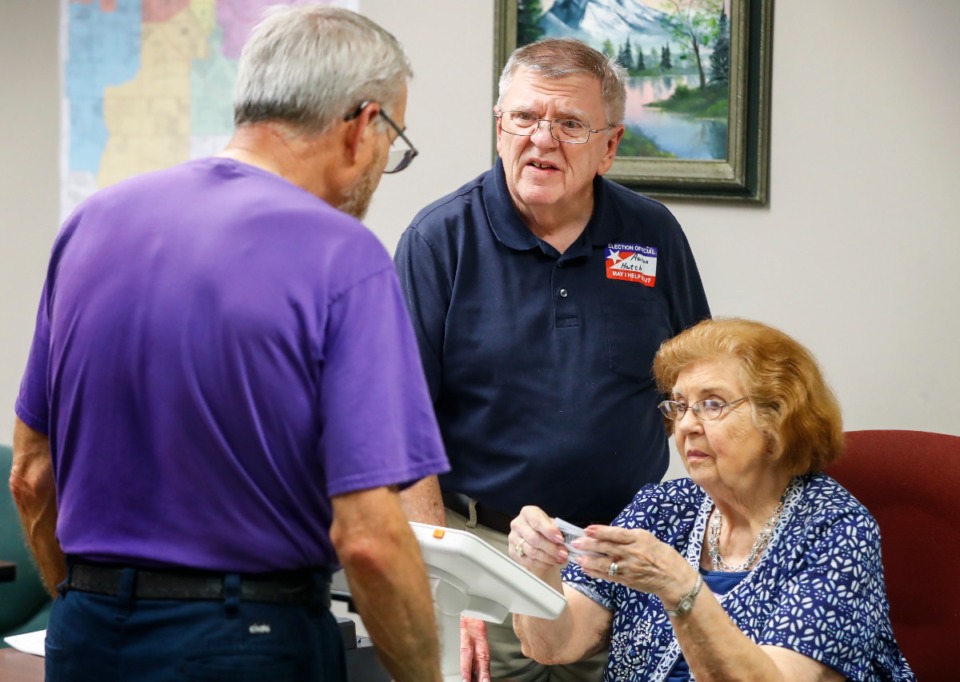 <strong>Olive Branch poll worker Aaron Hatch (middle) helps a voter during elections on Tuesday, August 2, 2022.</strong> (Mark Weber/The Daily Memphian)