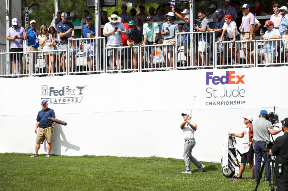 <strong>PGA golfer Xander Schauffele hits a chip shot next to the 9th green stands during first round action of the FedEx St. Jude Championship on Thursday, August 11, 2022.</strong> (Mark Weber/The Daily Memphian)