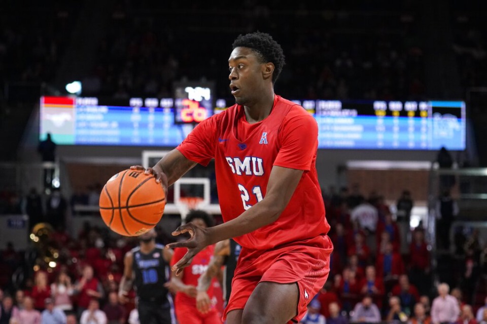 <strong>SMU forward Jahmar Young Jr. makes a pass during an NCAA college basketball game against Memphis in Dallas, Sunday, Feb. 20, 2022.</strong> (AP Photo/Tony Gutierrez)