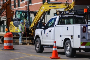 <strong>MLGW crews repair power lines on Feb. 18, 2022. </strong>(Patrick Lantrip/Daily Memphian file)