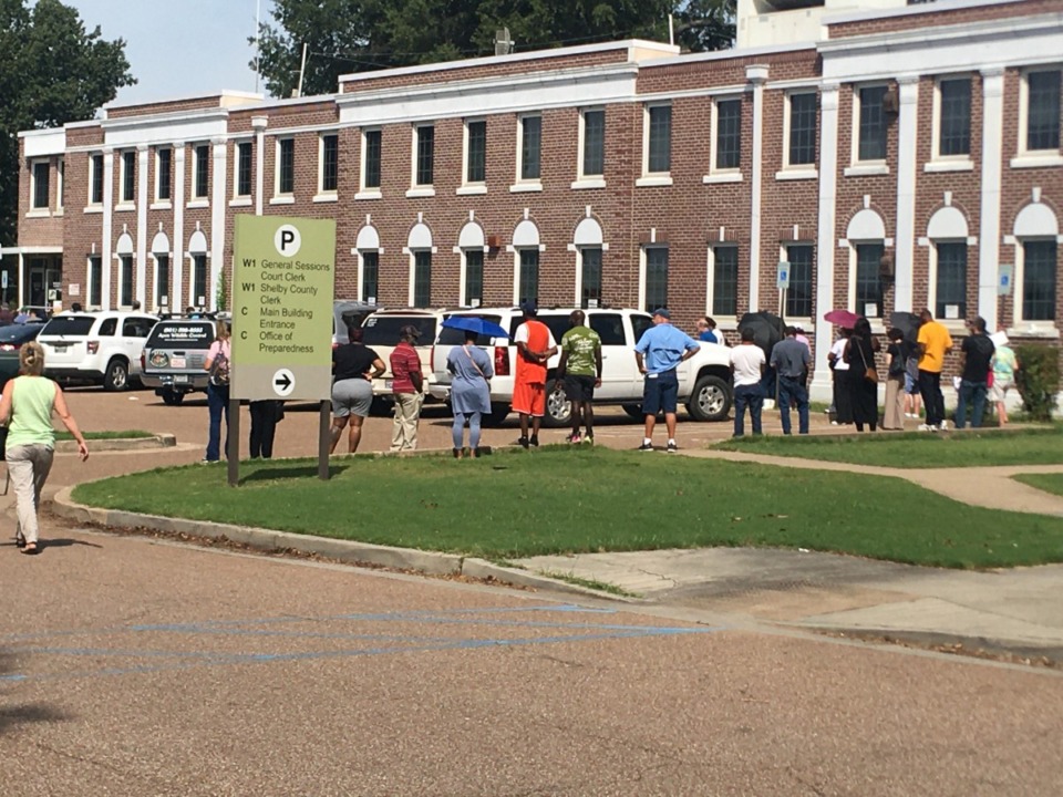 <strong>A long line forms at the Shelby County Clerk's office at 1075 Mullins Station Road, Sept.1, 2022.</strong> (Alicia Davidson/The Daily Memphian)