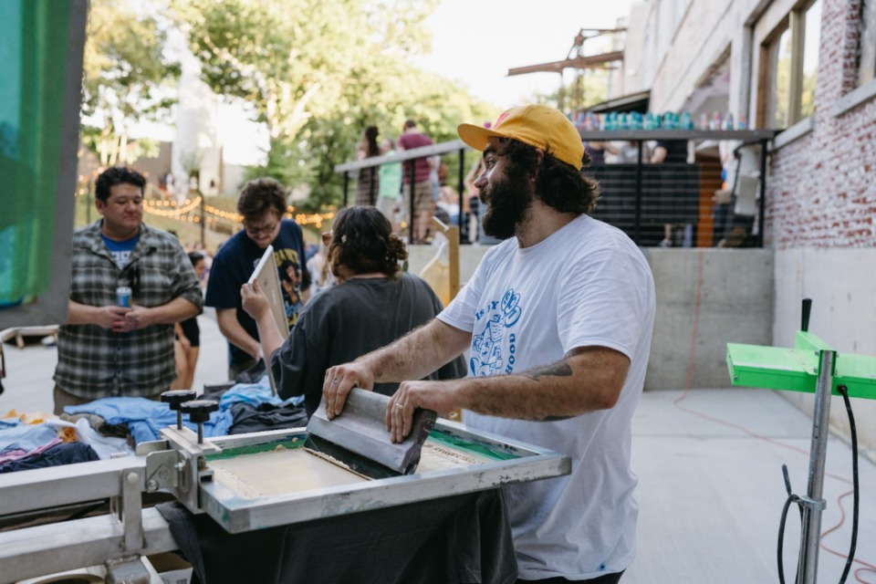 <strong>Wes Eaton of Neighborhood Print Co. prints Memphis-themed T-shirts on site at The Ravine on 901 Day.</strong> (Lucy Garrett/Special to The Daily Memphian)