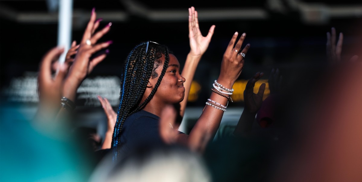 <strong>Fans reach for T-shirts at the 901 Day Grizz Bash held outside of FedExForum on Sept. 1, 2022.</strong> (Patrick Lantrip/Daily Memphian)