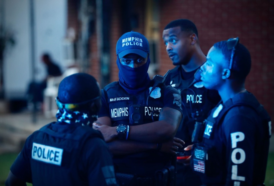<strong>Memphis police officers in South Memphis near Victor Street and East Person Avenue Monday, Sept. 5.</strong>&nbsp;(Mark Weber/The Daily Memphian)
