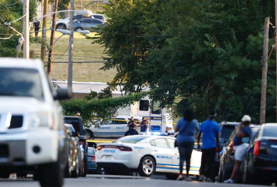 <strong>A body was found Monday afternoon in South Memphis near Victor Street and East Person Avenue, but police did not immediately confirm the identity of the remains.</strong> (Mark Weber/The Daily Memphian)
