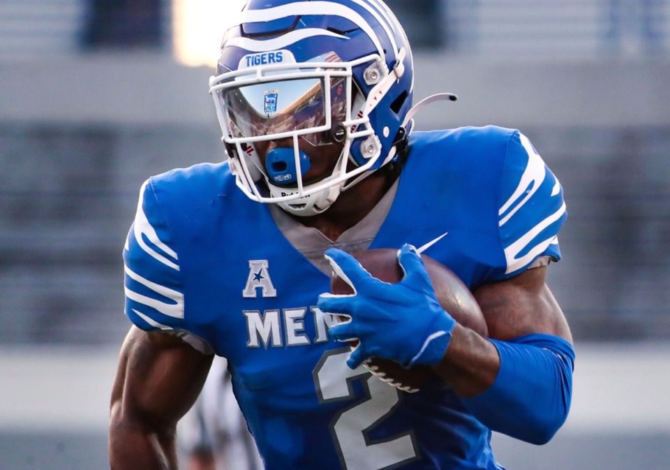<strong>University of Memphis running back Rodrigues Clark (2) rushes the ball at the Tiger's spring game Apr. 22, 2022.</strong> (Patrick Lantrip/The Daily Memphian)
