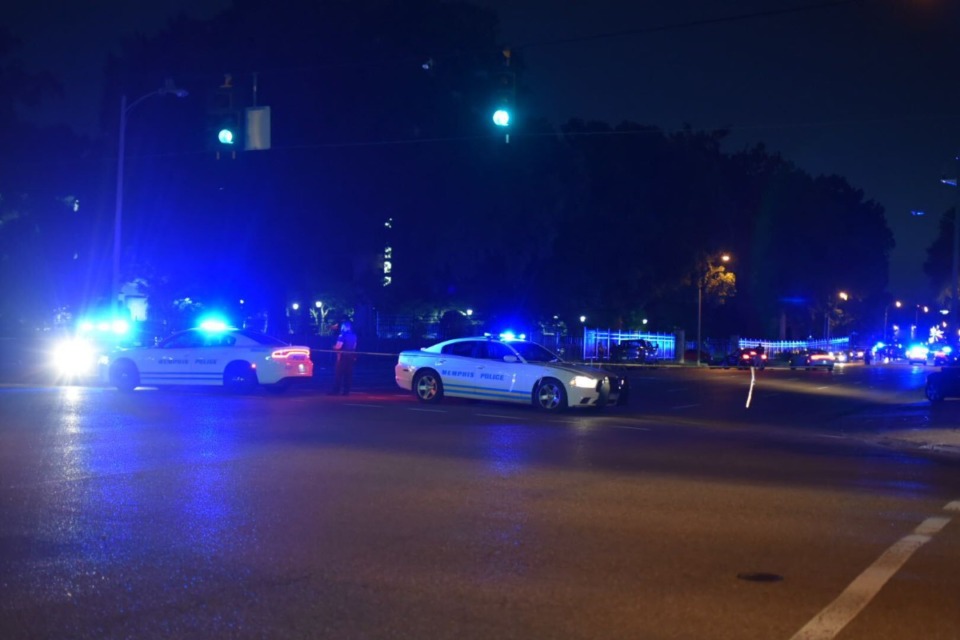 <strong>Police search for the gunman in Midtown on Sept. 7, 2022.</strong> (Ben Wheeler/The Daily Memphian)