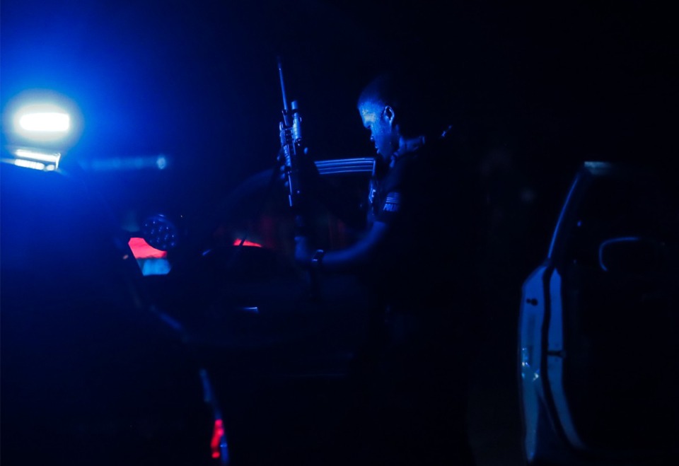 <strong>A Memphis Police officer loads up his gun at a crime scene in Whitehaven on Sept. 7, 2022.</strong> (Patrick Lantrip/Daily Memphian)