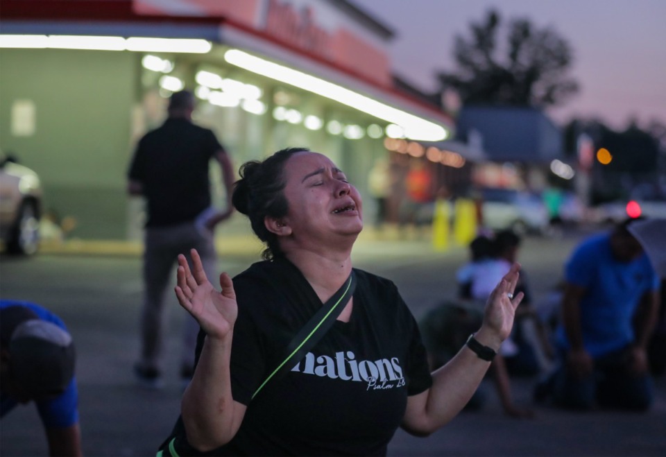 <strong>Dozens of mourners from the Nutbush neighborhood gathered to pray outside the AutoZone at 4011 Jackson Ave. on Sept. 8, 2022, where a man was shot and killed the day before.</strong> (Patrick Lantrip/Daily Memphian)