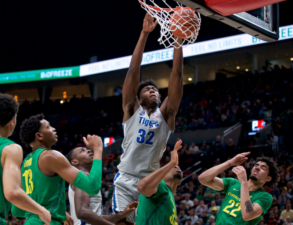 <strong>Memphis center James Wiseman (32) dunks against Oregon during the second half of an NCAA college basketball game in Portland, Ore., Tuesday, Nov. 12, 2019.</strong> (AP File Photo/Craig Mitchelldyer)