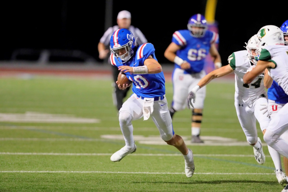 <strong>MUS quarterback Brady Hughes (10) breaks off a run against Briarcrest during Friday&rsquo;s game at Memphis University School. The Owls edged the Saints 19-17.</strong> (Courtesy Gerald &ldquo;Jerry&rdquo; Gallik)