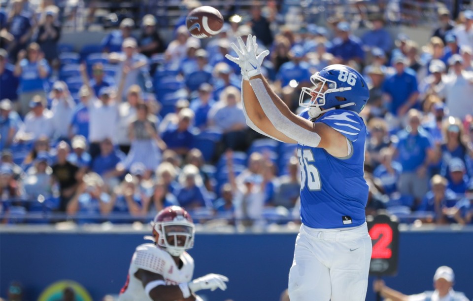 <strong>Tight end Caden Prieskorn (86) catches a touchdown during a Oct. 1, 2022 game against Temple.</strong> (Patrick Lantrip/Daily Memphian)