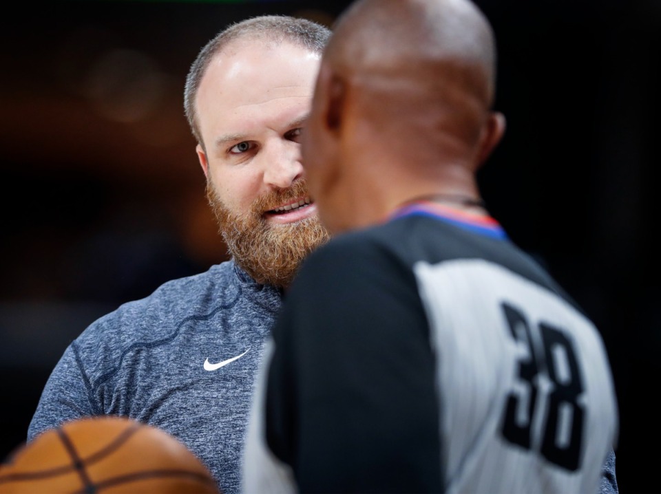 <strong>Memphis Grizzlies head coach Taylor Jenkins chats with an official in the presason game against the Orlando Magic on Monday, Oct. 3, 2022.</strong> (Mark Weber/The Daily Memphian)