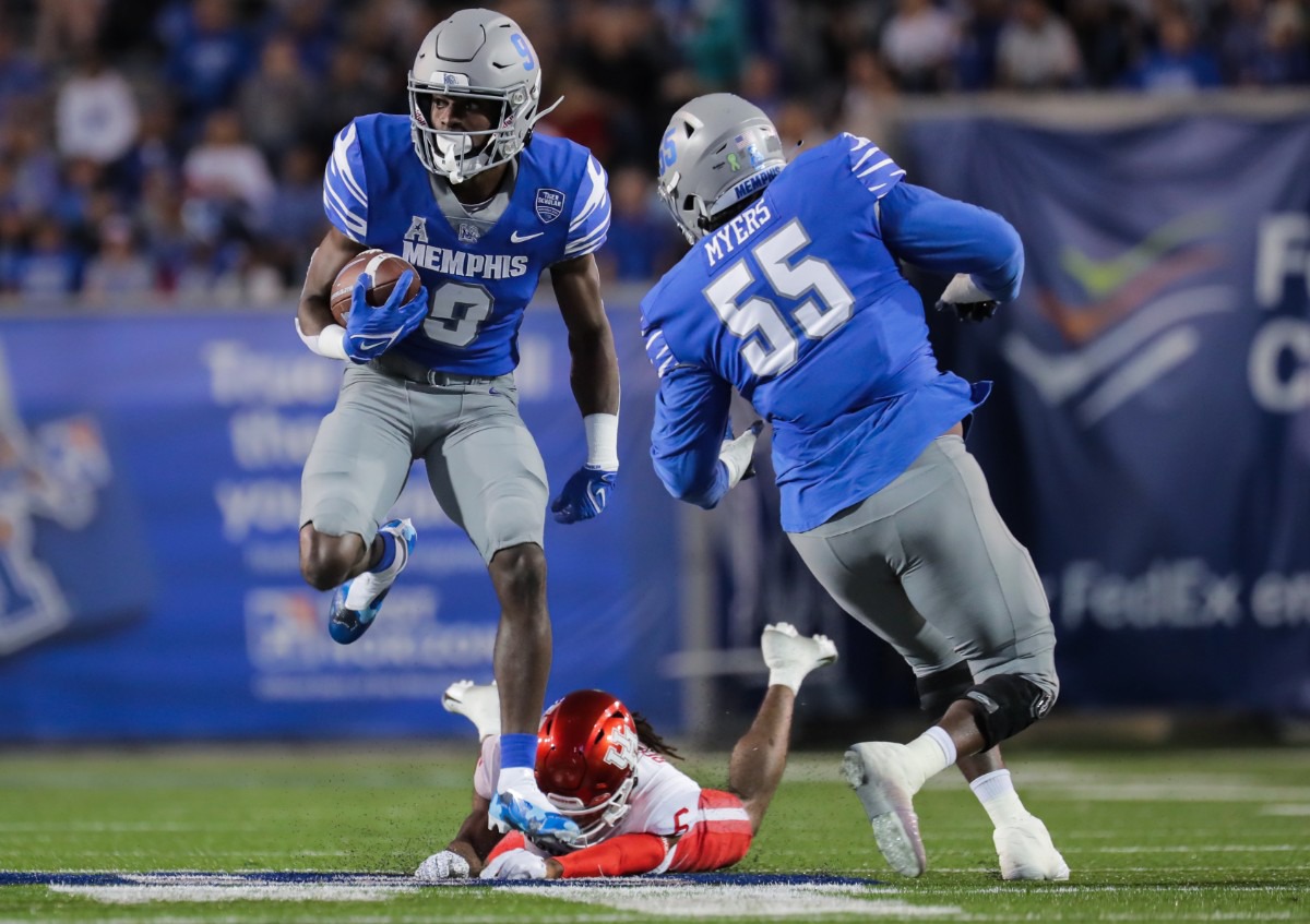 <strong>University of Memphis receiver Gabriel Rogers (9) clears a University of Houston defender during an Oct. 7, 2022.</strong> (Patrick Lantrip/Daily Memphian)