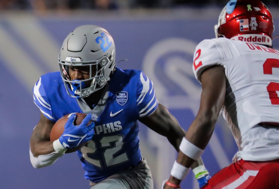 <strong>University of Memphis running back Brandon Thomas (22) rushes the ball on Oct. 7, 2022, in the game against the University of Houston.</strong> (Patrick Lantrip/Daily Memphian)