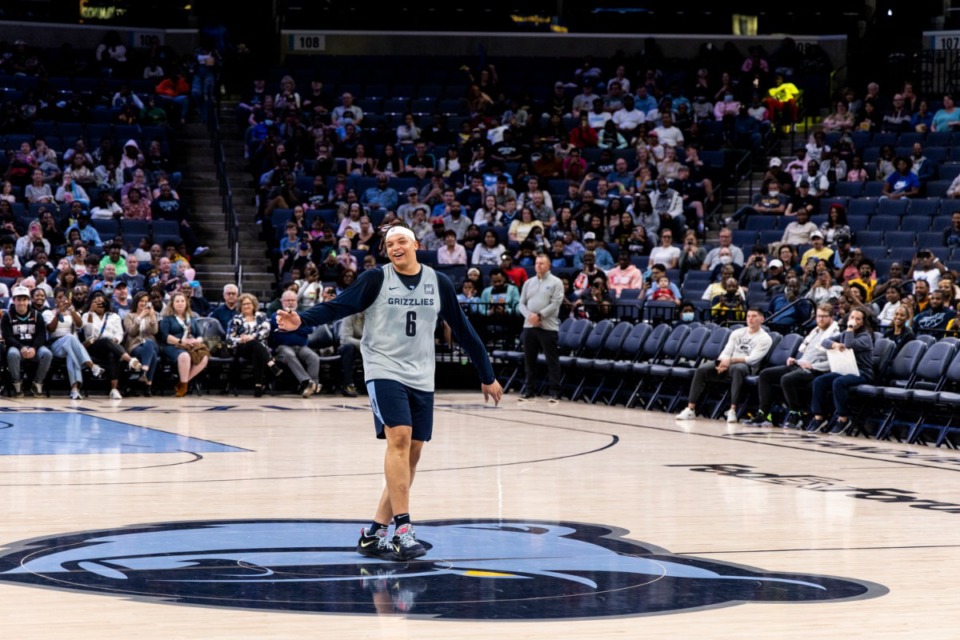 <strong>Kenneth Lofton Jr. dances during the Grizzlies&rsquo; annual open practice Sunday at the FedExForum.</strong> (Brad Vest/Special to The Daily Memphian)