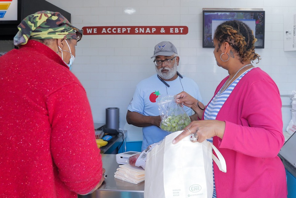 <strong>Customers purchase groceries from the Mobile Food Grocery. The goal for The Works is to aid Memphians who live in food deserts.</strong>&nbsp;(Patrick Lantrip/The Daily Memphian)
