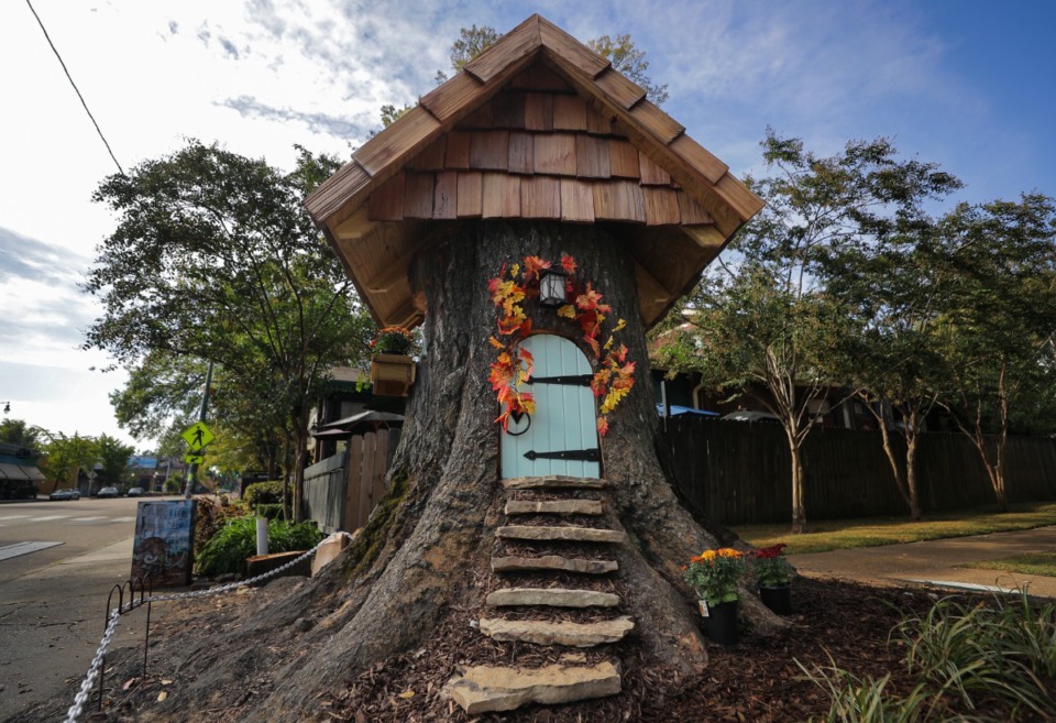 <strong>An oak tree in Cooper-Young was cut down and turned into a Gnome House.</strong>&nbsp;<strong>&ldquo;We were really sad to take it down,&rdquo; said Amy Jordan. &ldquo;But once we were able to rebuild it, we felt we were able to make it just as beautiful as it was before, just in a different way.&rdquo;</strong> (Patrick Lantrip/Daily Memphian)