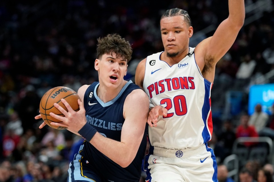 <strong>Memphis Grizzlies forward Jake LaRavia (3) drives as Detroit Pistons forward Kevin Knox II (20) defends on Oct. 13, 2022, in Detroit.</strong> (Carlos Osorio/AP)