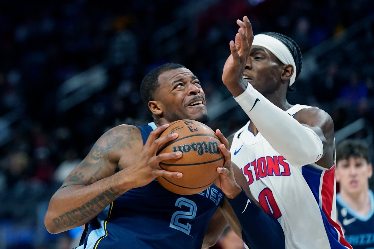 <strong>Memphis Grizzlies center Xavier Tillman Sr. (2) is defended by Detroit Pistons center Jalen Duren (0) on Oct. 13, 2022, in Detroit.</strong> (Carlos Osorio/AP)