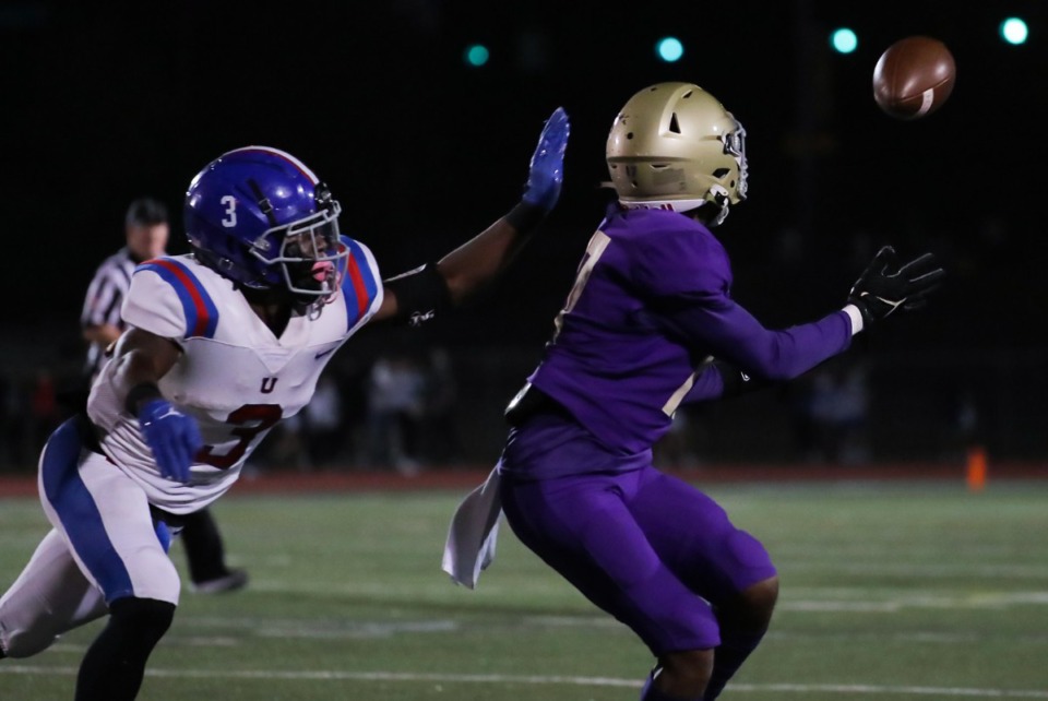 <strong>CBHS receiver Jaxon Hammond (17) makes a reception on Oct. 14, 2022, in the game against MUS.</strong> (Patrick Lantrip/Daily Memphian)