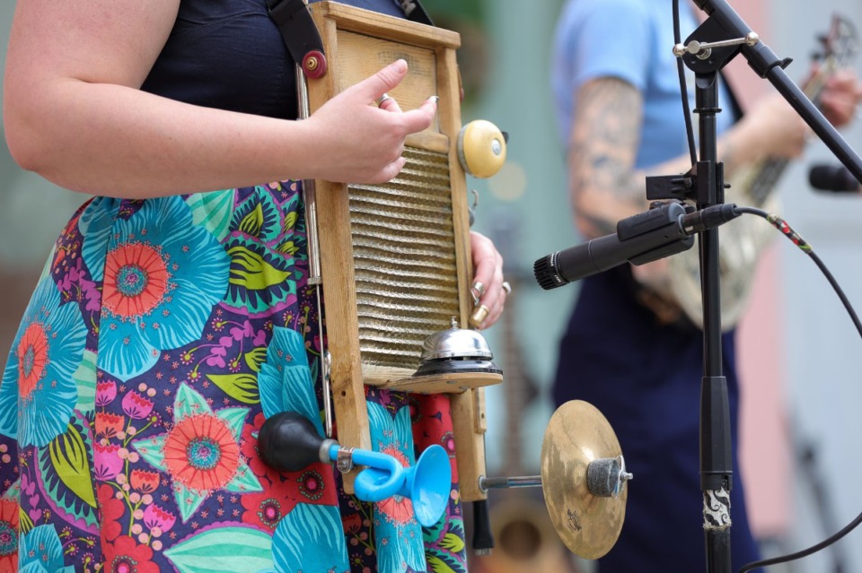 <strong>The Side Street Steppers&rsquo; instruments included a washboard, played by Katherine Whitfield.</strong> (Ryan Beatty/Special to The Daily Memphian)