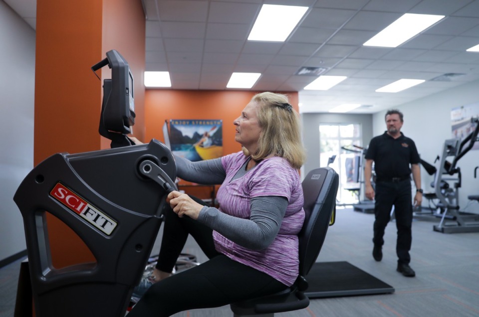 <strong>Cindy McDaniel works out under the watchful eye of Rick Frembgen at The Exercise Coach in Lakeland Town Square on Oct. 19, 2022.</strong> (Patrick Lantrip/The Daily Memphian)