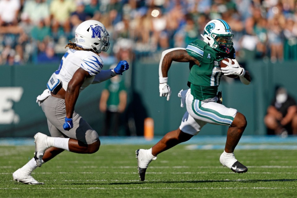 <strong>Tulane running back Shaadie Clayton (0) runs the ball past Memphis linebacker Tyler Murray (5) during the first half of an NCAA college football in New Orleans, Saturday, Oct. 22, 2022.</strong> (AP Photo/Tyler Kaufman)