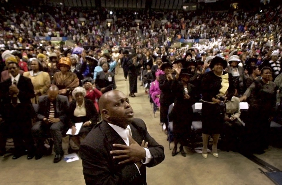 <strong>Church of God In Christ members travel from all over the country to gather at the Pyramid for COGIC's annual convention on Nov. 11, 2001.</strong> (Daily Memphian file)
