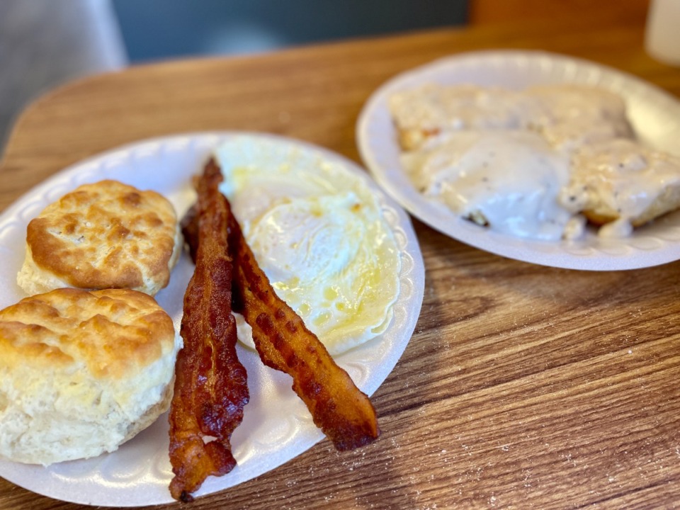 <strong>Three Little Pigs Bar-B-Q on Quince Avenue serves a no-frills but properly-cooked breakfast on the cheap. The breakfast plate, with two eggs over easy, two slices of bacon and two biscuits, costs $6.39.&nbsp;</strong>(Jennifer Biggs/The Daily Memphian)