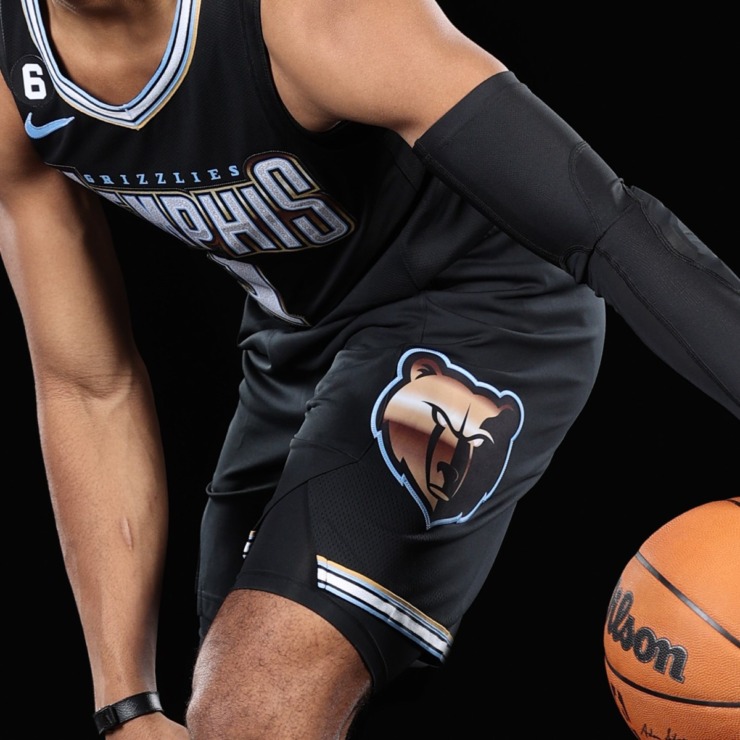 <strong>The uniform features a chrome style that outlines the &ldquo;Memphis&rdquo; lettering and the oversized bear icon on the shorts. </strong>(Courtesy Memphis Grizzlies)