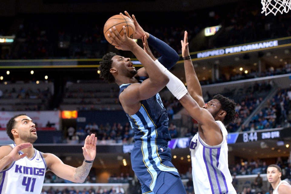 <strong>Memphis Grizzlies forward Jaren Jackson Jr. shoots against Sacramento Kings forward Chimezie Metu on Nov. 22, 2022.</strong> (Brandon Dill/AP)