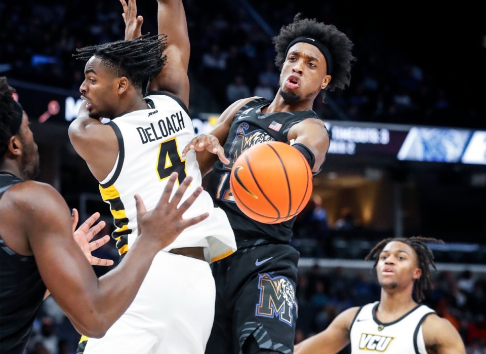 <strong>Memphis Tigers forward DeAndre Williams (right) makes a pass around VCU defender Jalen DeLoach (left) during action on Sunday, Nov. 20, 2022.</strong> (Mark Weber/The Daily Memphian)