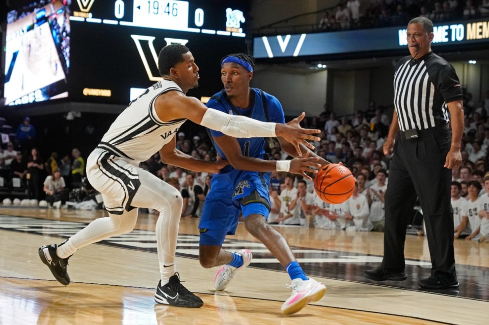 <strong>Geoff Calkins said, &ldquo;At a time when it seemed like Memphis might never score, Keonte Kennedy (right, in a Nov. 7 file photo) took a handoff, careened into the lane and threw down a hellacious slam.&rdquo;</strong>&nbsp;(Mark Humphrey/AP file)