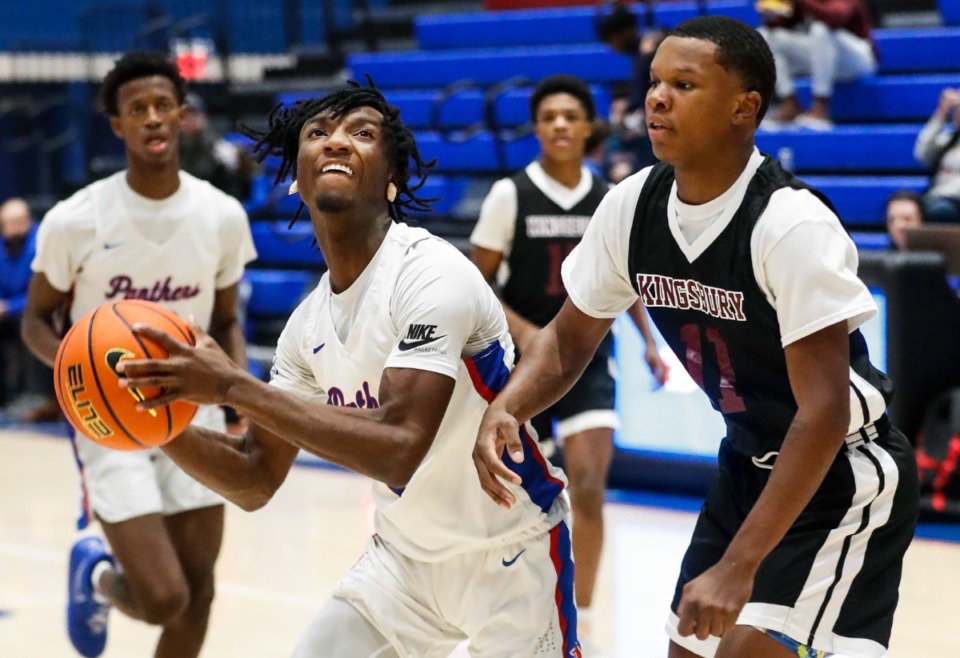 <strong>Bartlett guard Christian Alston (middle) will be part of the local contingent in the Battle of the Bluff.</strong> (Mark Weber/The Daily Memphian)